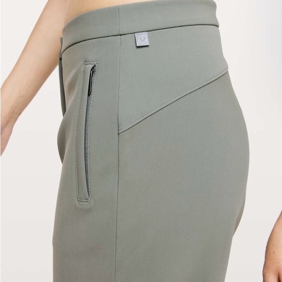 Lululemon On The Move Pant *Lightweight
Grey Sage - Picture 4 of 10